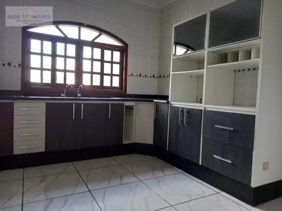 Sobrado padrão à venda