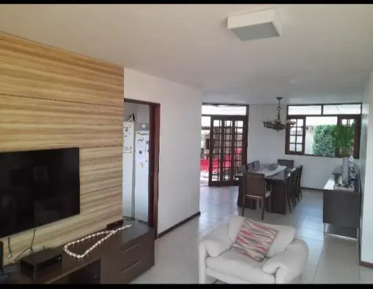 Linda casa com área de lazer Imóvel cond.fechado