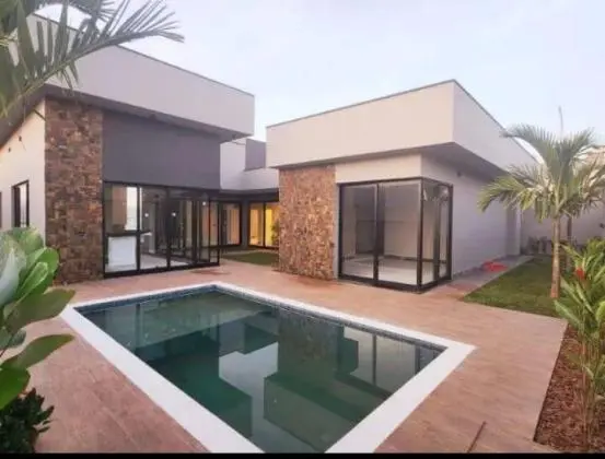Belissima Casa no Condominio Colinas do Paratehy