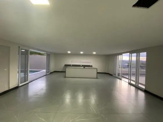 Belissima Casa no Condominio Jaguary
