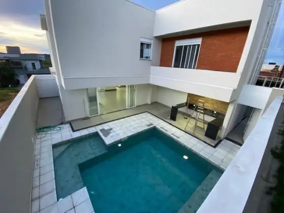 Belissima Casa no Condominio Jaguary