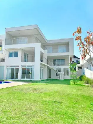 Belissimo Sobrado no Condominio Altos da Serra 1
