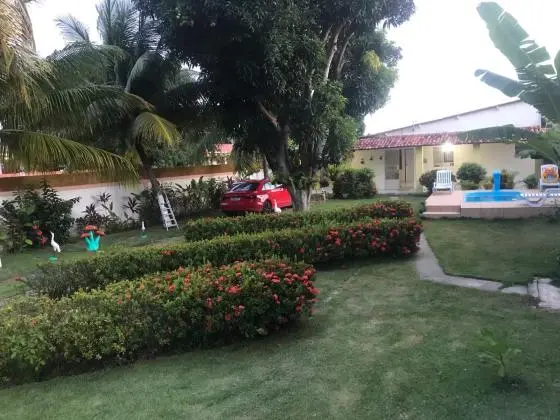 casa cond Sauaçuhy Ipioca prox a praia 3 quartos, piscina
