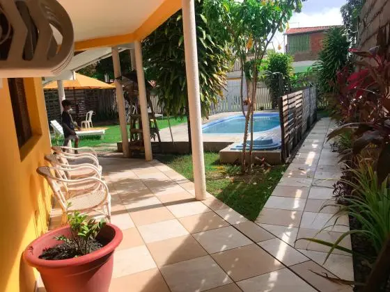 casa ideal pousada 12 quartos piscina cond. fechado em Ipioca