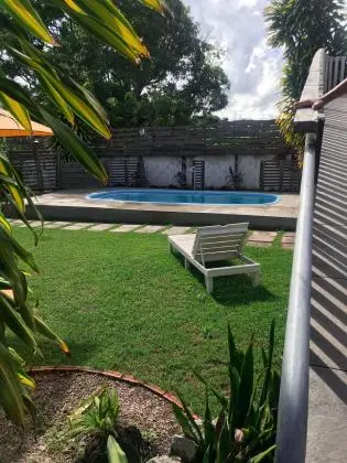 casa ideal pousada 12 quartos piscina cond. fechado em Ipioca