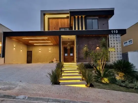 Linda Casa no Condominio Jaguary