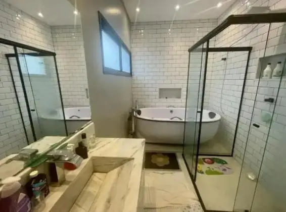 Linda Casa no Condominio Malibu