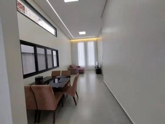 Linda Casa no Condominio Malibu