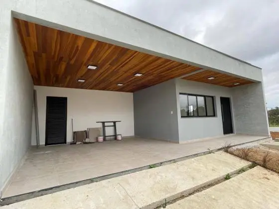 Linda Casa no Condominio Santa Monica