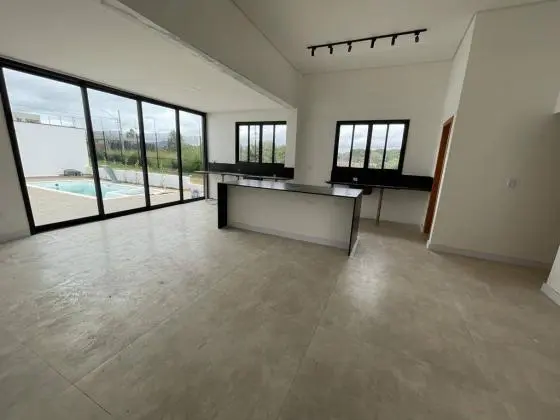 Linda Casa no Condominio Santa Monica