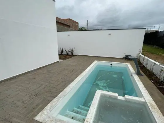 Linda Casa no Condomonio Santa Monica