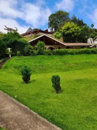 LInda Casa no Jardim Embaixador ha 700 metros da praça Capivari