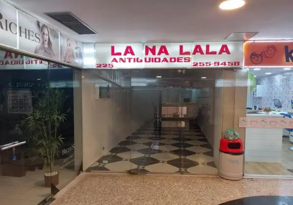 Loja Espaçosa Disponível em Copacabana!
