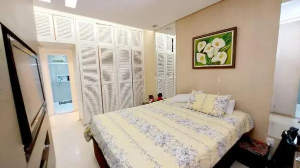 Oportunidade Única! Espetacular Casa com 5 Vagas de Garagem e Amplo Espaço
