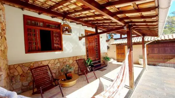 Oportunidade Única! Espetacular Casa com 5 Vagas de Garagem e Amplo Espaço