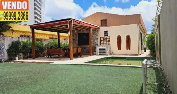 Casa com 3 quartos e piscina