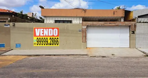 Casa com 3 quartos e piscina