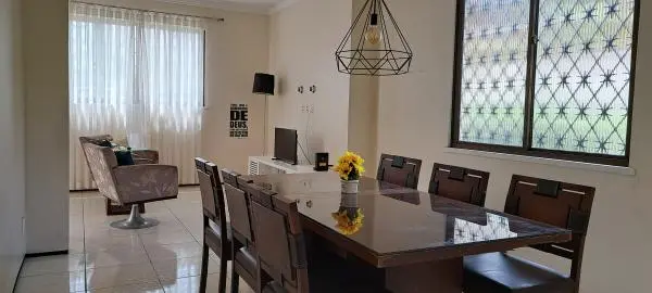 Casa com 3 quartos e piscina