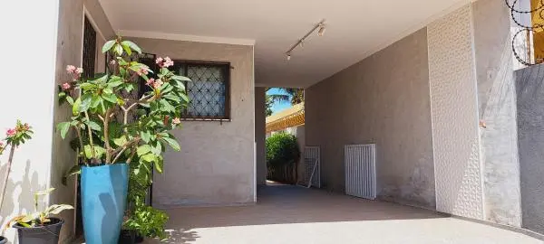 Casa com 3 quartos e piscina