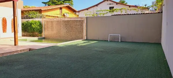 Casa com 3 quartos e piscina