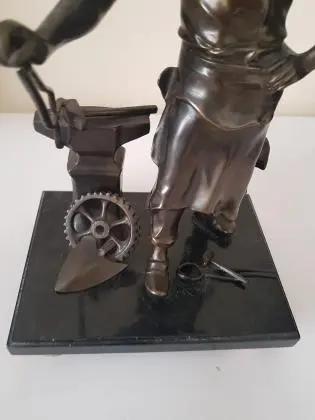 O Ferreiro. Escultura em Bronze de raríssima qualidade e apresentação