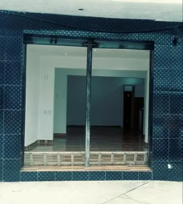 Alugo imóvel (Excelente Ponto  - De frente para a rua  - 35 m2)