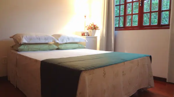 Alugo linda casa de 3 quartos em condomínio fechado