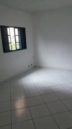 Casa espaçosa para locação no Pq. Savoy City