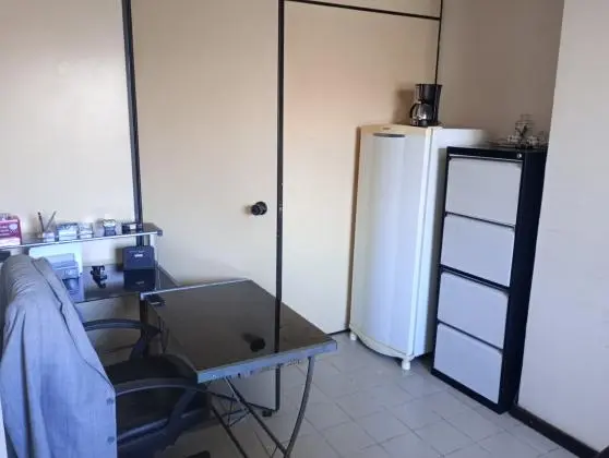 Sala comercial bem localizada em Itapuã