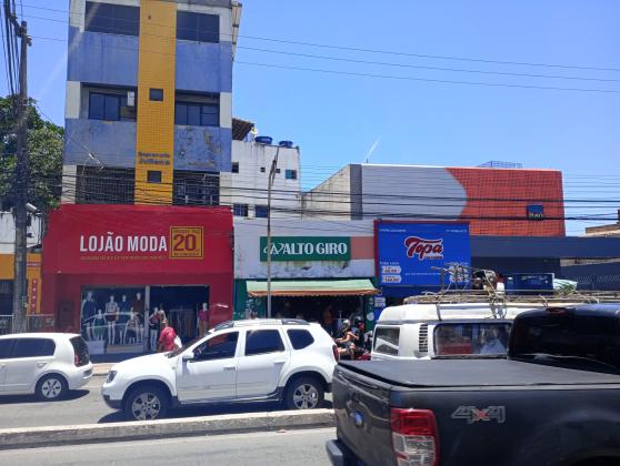 Sala comercial bem localizada em Itapuã
