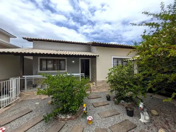 Excelente casa em Itaipuaçu com 3 quartos (sendo 1 para hóspedes), piscina e churrasqueira!
