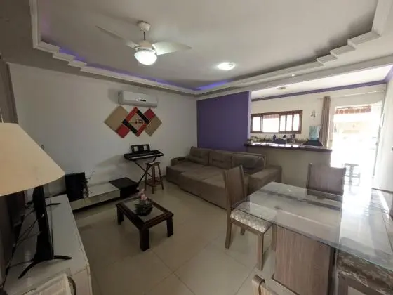 Excelente casa em Itaipuaçu com 3 quartos (sendo 1 para hóspedes), piscina e churrasqueira!