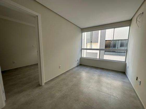 Apartamento em Tramandaí a venda com 40 m2 composto por 1 suíte grande, lavabo, cozinha com churrasqueira, 1 Box de garagem.