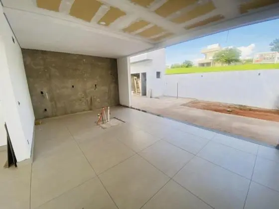 CASA A VENDA NO CONDOMÍNIO SAMANTHA III