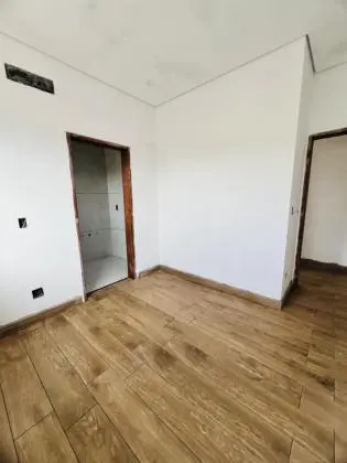 CASA A VENDA NO CONDOMÍNIO SAMANTHA III