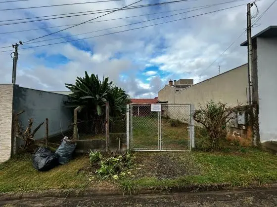 Casa Jd Vista Alegre 60m2, terreno 250m2, 2 quartos, 2 banh, varanda, linda vista!
