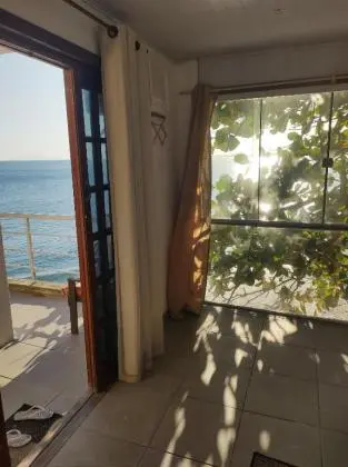 Amplo Apartamento frente para o mar e vista da restinga da marambaia. Barra de Guaratiba, RJ