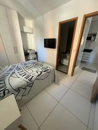 vendo apto em ponta verde quarto e sala semi-mobiliado