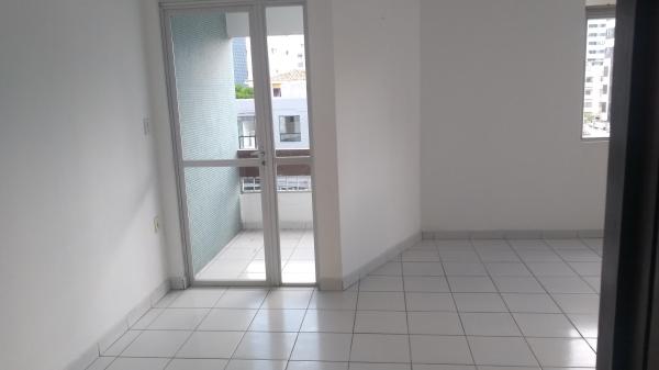 vendo otimo apto em Jatiuca 3 quartos suite 01 vg 2 quadras da praia