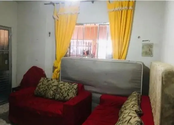 Vendo casa com suite garagem e quintal na praia grande