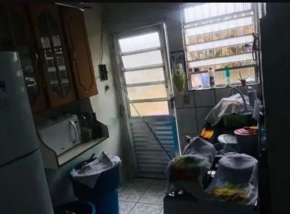 Vendo casa com suite garagem e quintal na praia grande
