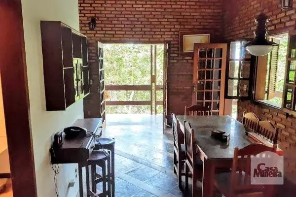 Casa no Condomínio Retiro do Chalé - 03 quartos, 02 suítes
