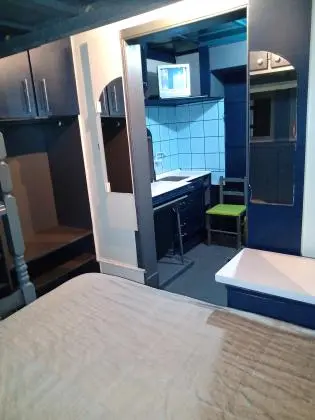 Aluga-se kitinete mobiliada para homens no bairro alto boqueirão em Curitiba.