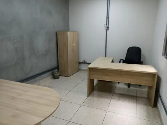 ALUGO CONJUNTO COMERCIAL NO CENTRO DE SANTOS, 35 M2, ÓTIMO LOCAL