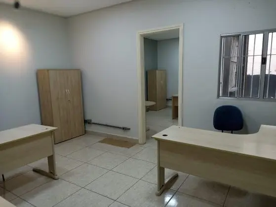 ALUGO CONJUNTO COMERCIAL NO CENTRO DE SANTOS, 35 M2, ÓTIMO LOCAL