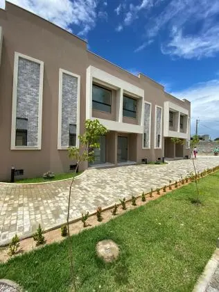 Casas Duplex Prontas em Condomínio Fechado - 2 e 3/4 - Parnamirim - Duas Suítes -72m2