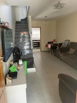 LINDO SOBRADO 2 SUITES, 2 VAGAS DE GARAGEM
