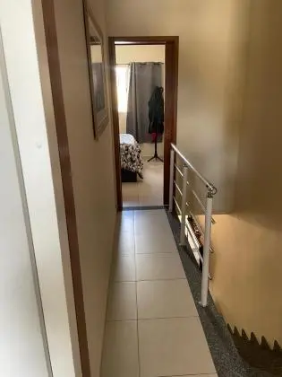 LINDO SOBRADO 2 SUITES, 2 VAGAS DE GARAGEM