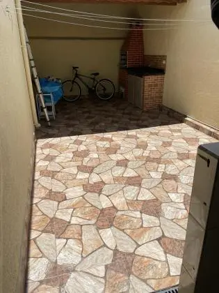 LINDO SOBRADO 2 SUITES, 2 VAGAS DE GARAGEM
