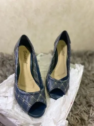 Peep Toe Couro Coradini Matelasse com Tachas nº 36